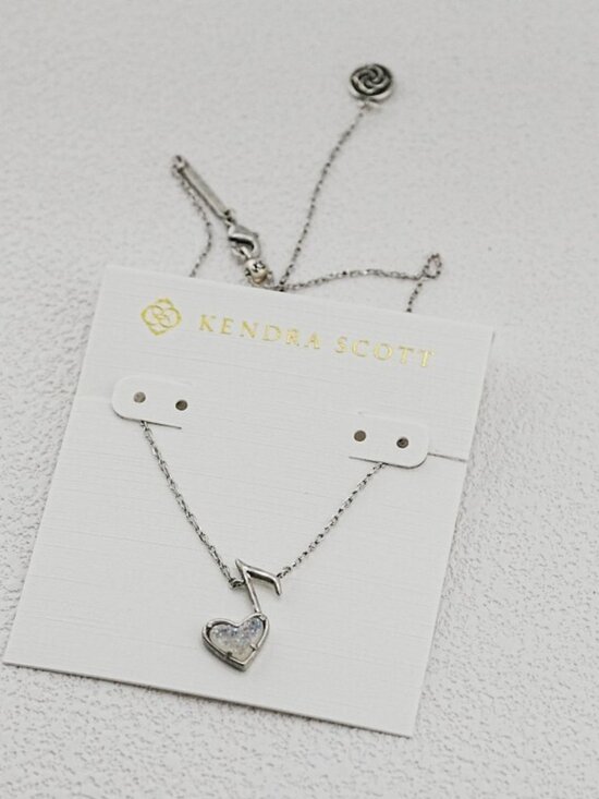 Kendra Scott Heart Necklace - Picture 1 of 1